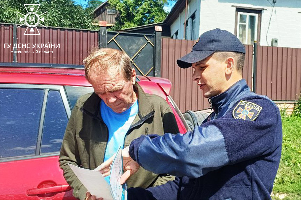  Рятувальники Чернігівщини проводять профілактично-роз'яснювальні бесіди серед населення